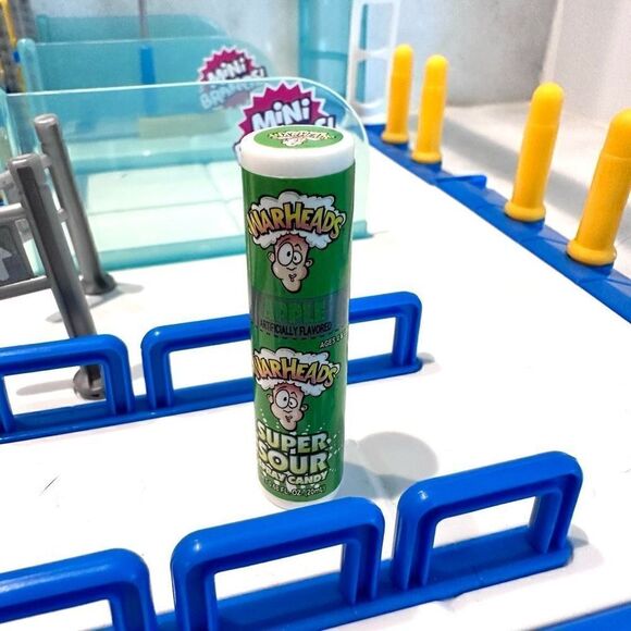 5 Surprise Mini Brands Series 3 Electronic Mini Mart Playset by ZURU - Picture 8 of 11